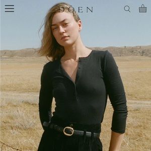 NWT! Doen Paola tee - black - size small